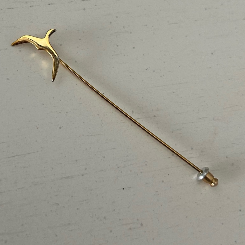 Bird Dove of Peace Stickpin Brooch in Gold Tone